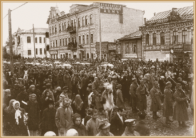 Похороны погибших в боях за Самару 8 июня 1918 г..gif